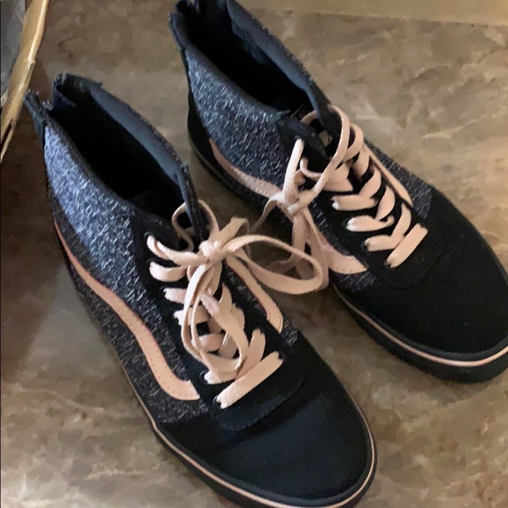 Vans - Picture 6 of 6